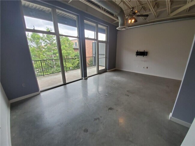 Building Photo - 5200 Peachtree Rd NE
