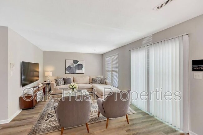 Building Photo - 4428 N Shirley Dr