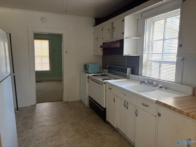 Building Photo - 309 Shaw St