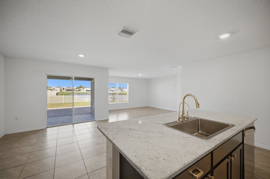 Building Photo - 2812 Gumbo Limbo Dr
