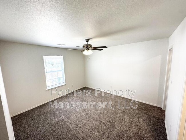 Building Photo - 823 S Amarillo Ave