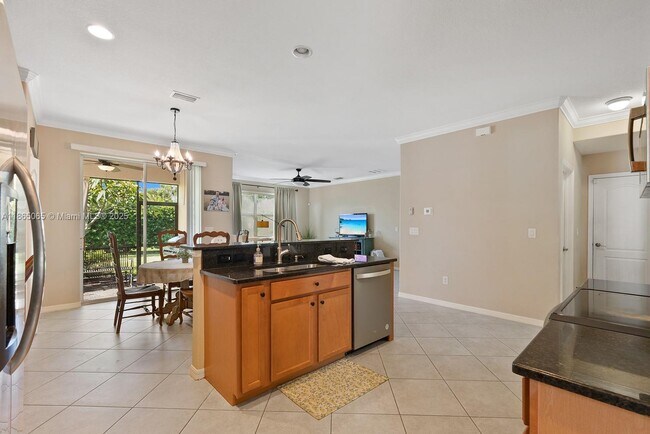 Building Photo - 2330 Heydon Cir E