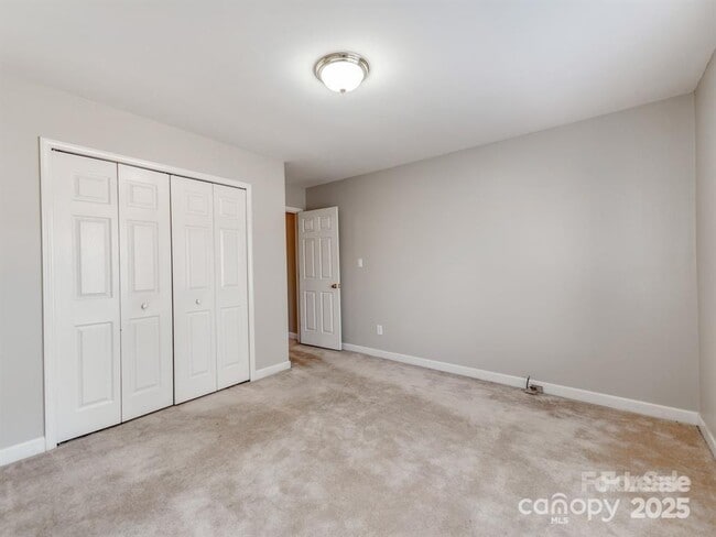 Building Photo - 5839 Painted Fern Ct