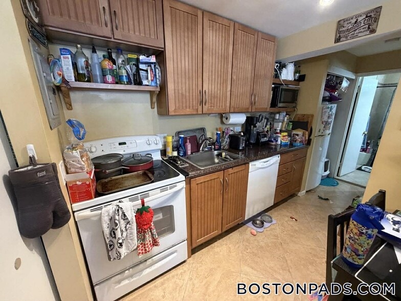 Building Photo - 1 Colonial Dr