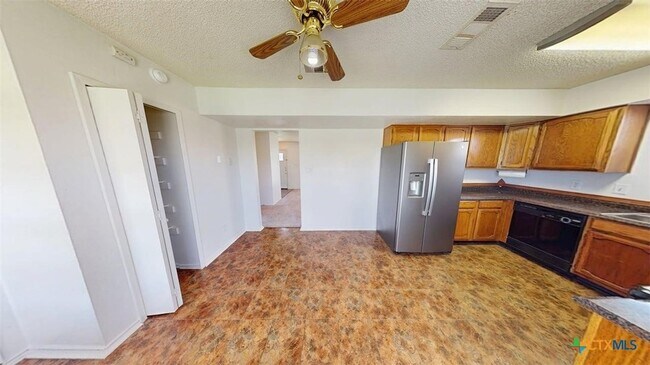 Building Photo - 1613 Bobby Lee Dr
