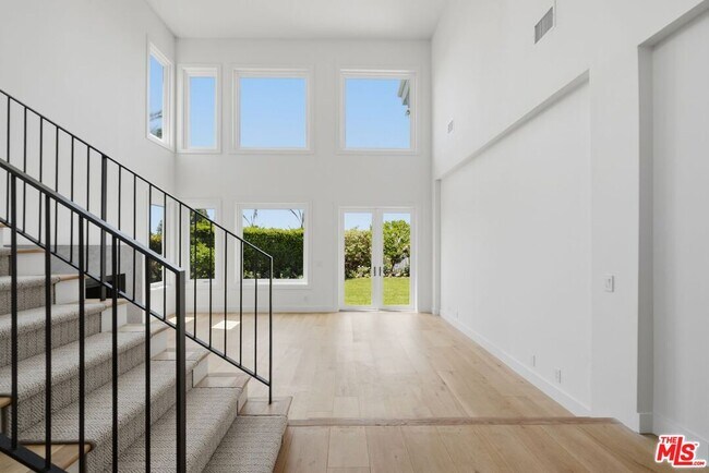 Building Photo - 16802 Cll De Sarah