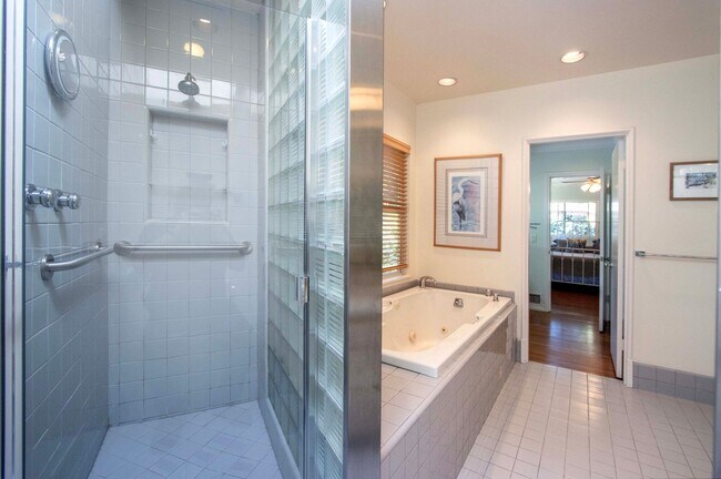 Building Photo - Gated 4bd/3ba Kentfield Home