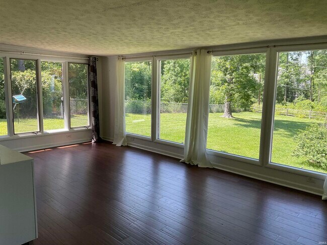 Building Photo - 7506 Oak Ln