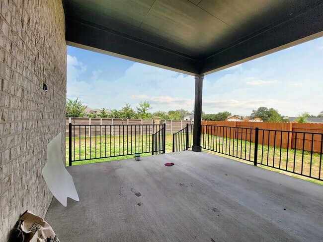 Building Photo - 513 Three Feathers Ct