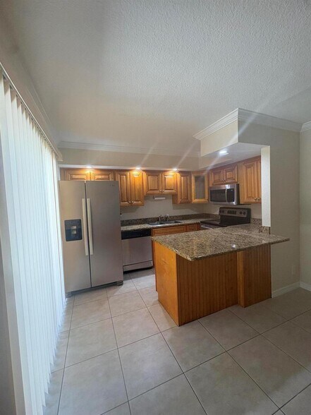 Building Photo - 234 Lake Arbor Dr