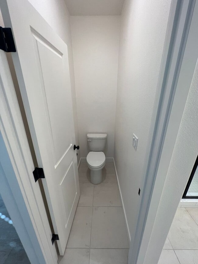 Building Photo - 4 Bed / 3 Bath | Crocker Village Home Available Now