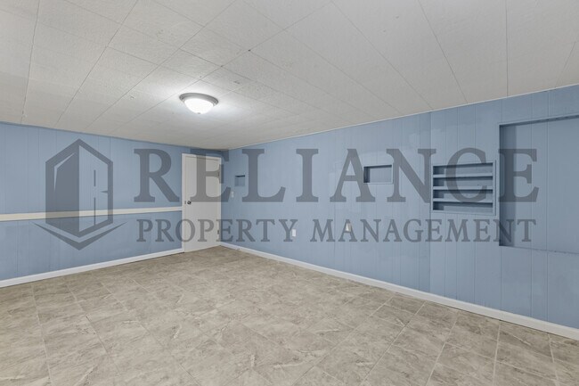 Building Photo - 512 Cindy St