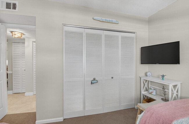 Building Photo - 23279 Barwood Ln N