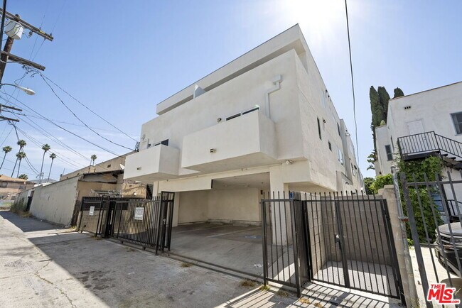 Building Photo - 1409 N Hobart Blvd