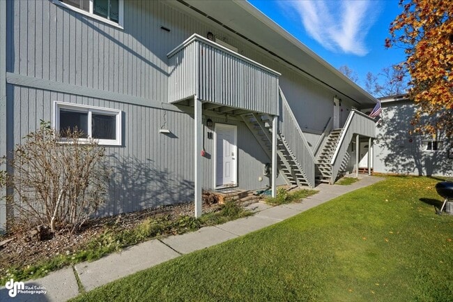 Building Photo - Charming 2BD/1BA Condo