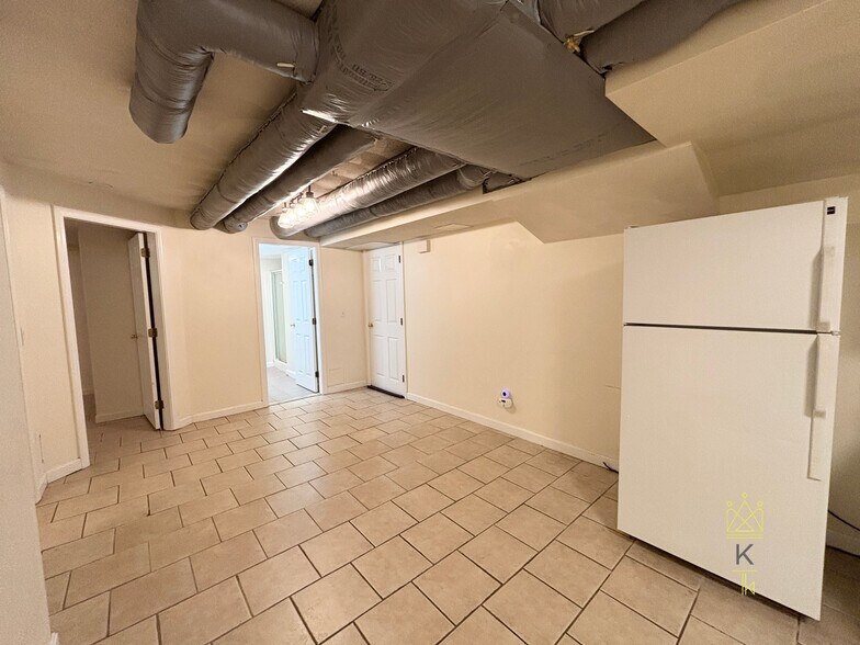 Building Photo - 123 Aspinwall Ave