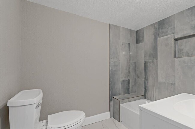 Building Photo - 8441 Bayshore Dr