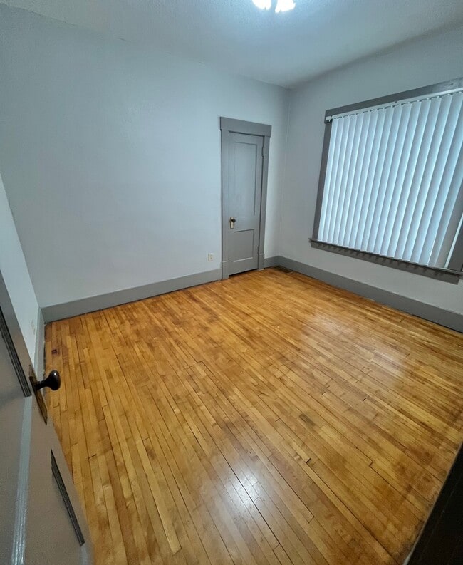 Building Photo - 817 N 5th St