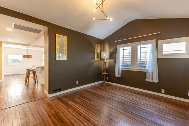 Building Photo - 3418 Greensward Rd