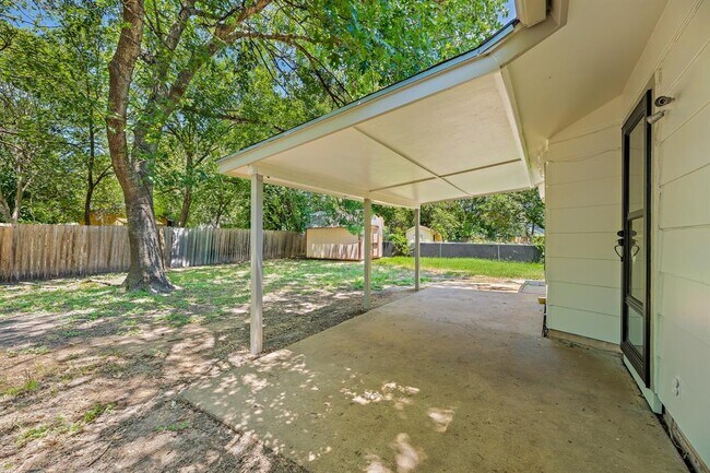 Building Photo - 806 Easy Day Cove