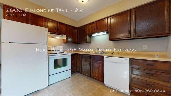 Building Photo - 2900 E Klondike Trail