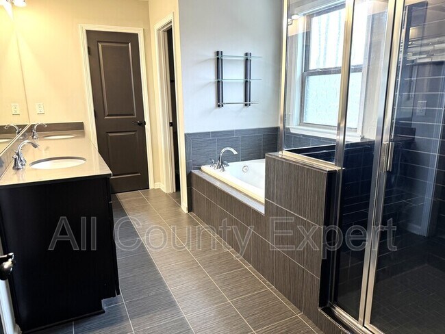 Building Photo - 920 Grove Valley Dr