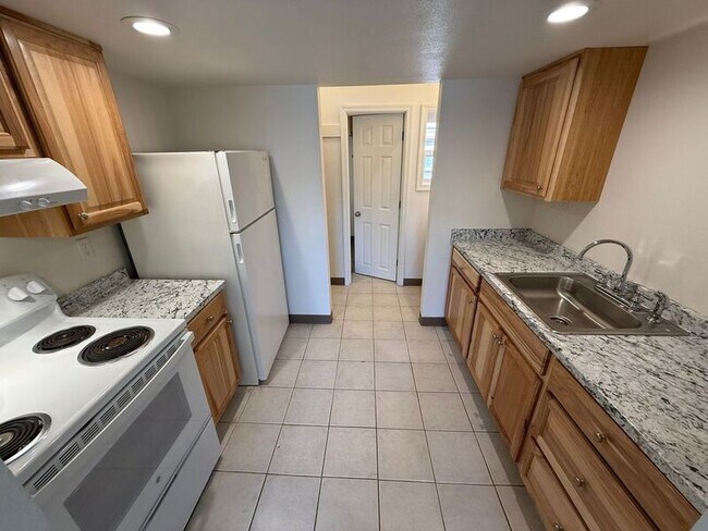 Building Photo - 1133 Salem Ave