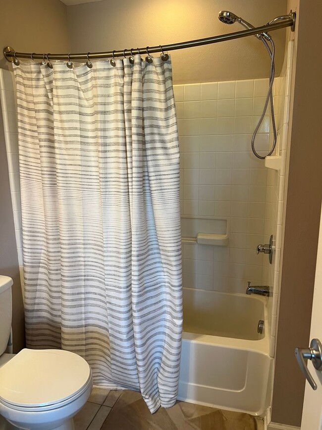 Building Photo - First Floor Condo at Bridgepointe - Beauti...