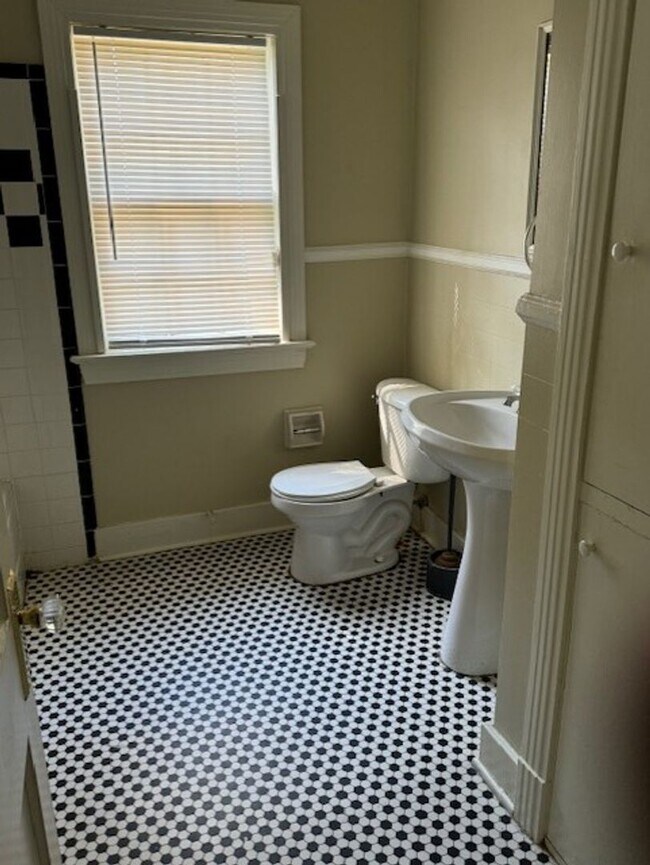 Building Photo - 1517-AB St Ann St