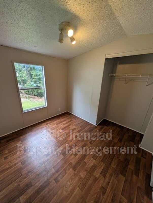 Building Photo - 515 Orme Ave