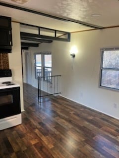 Building Photo - L-4