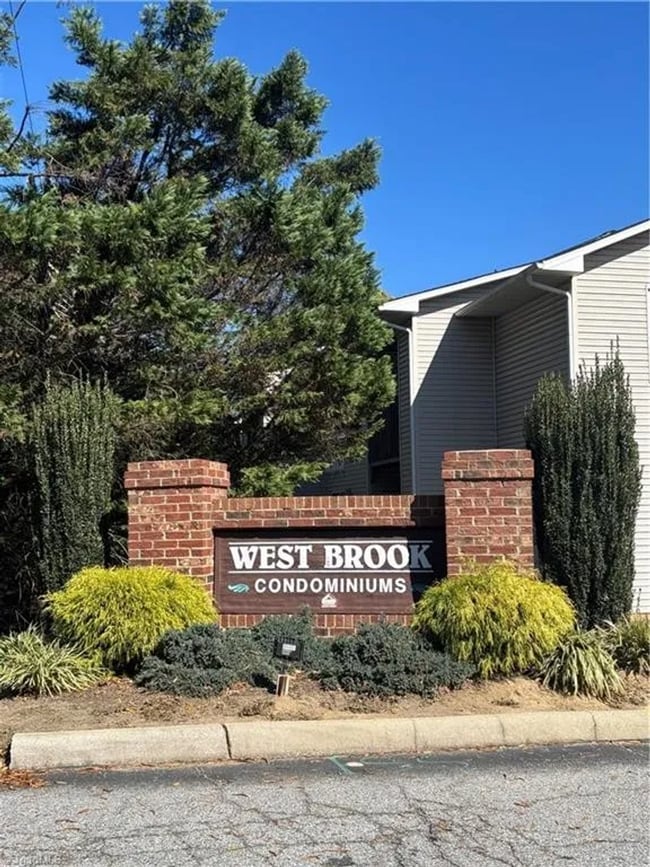 Building Photo - AVAILABLE NOW – Stylish 2-Bedroom Condo in Archdale, NC