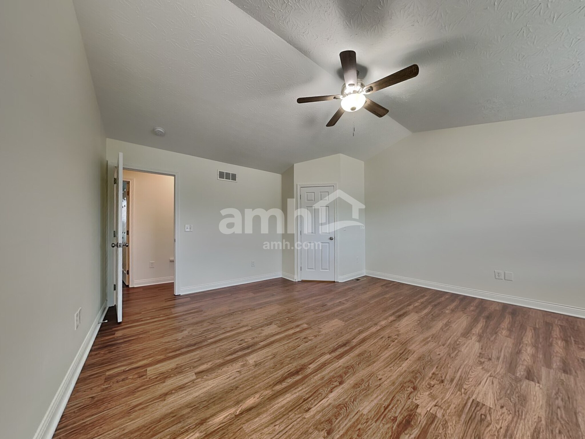 Building Photo - 10425 Sharpsburg Dr