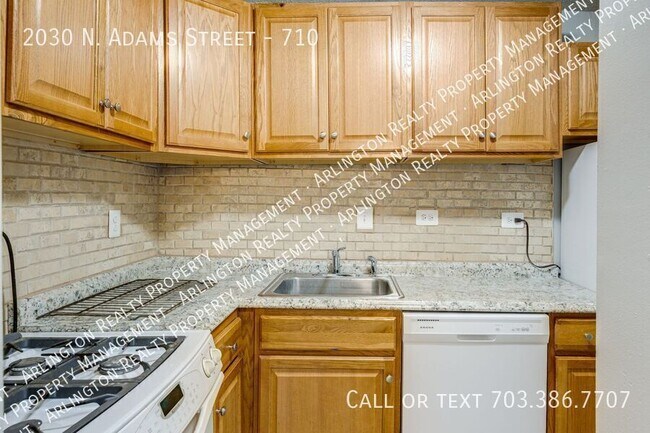 Building Photo - 2030 N Adams St
