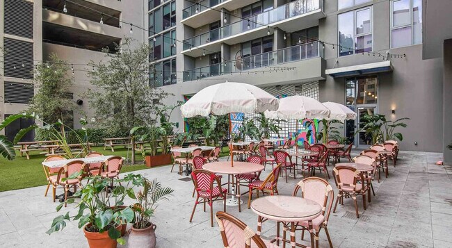 Building Photo - 404 NE 2nd Ave