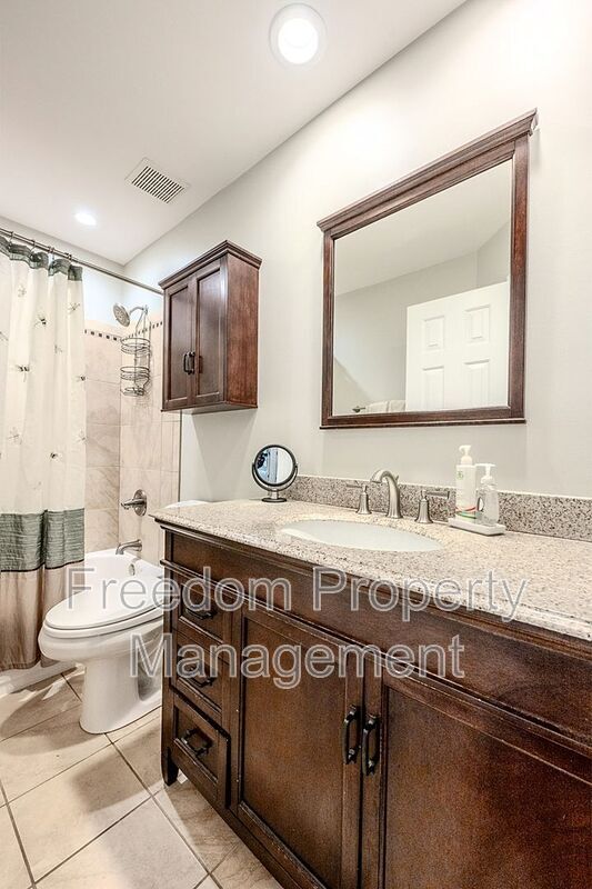 Building Photo - 9564 Basilwood Dr