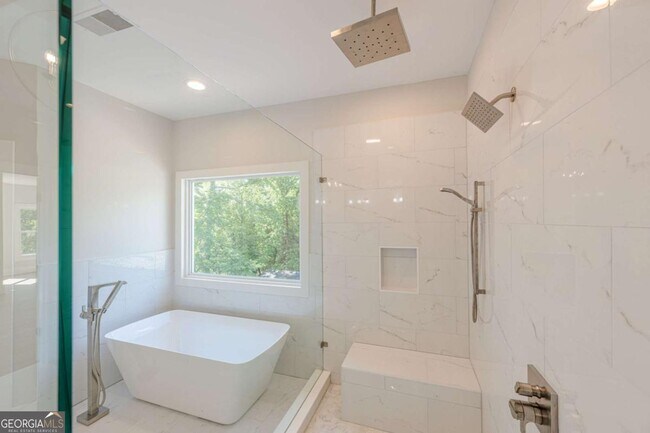 Building Photo - 2555 Chattahoochee Ln