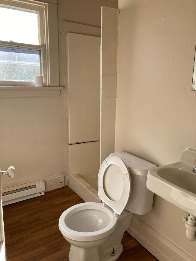 Building Photo - 5028 N Nelson St