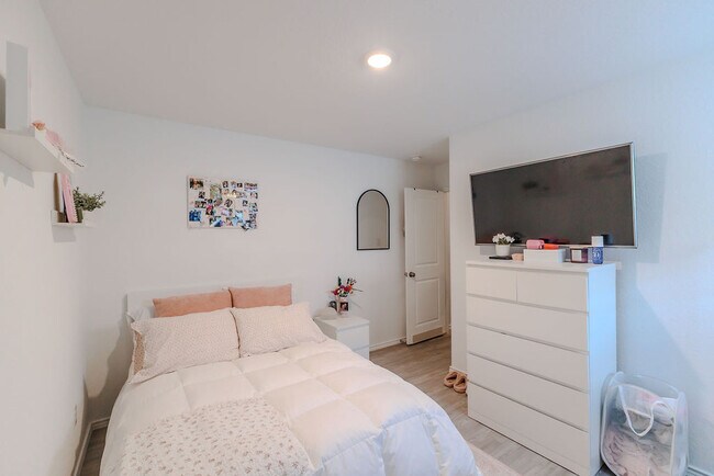 Building Photo - 10502 Torroja Wy