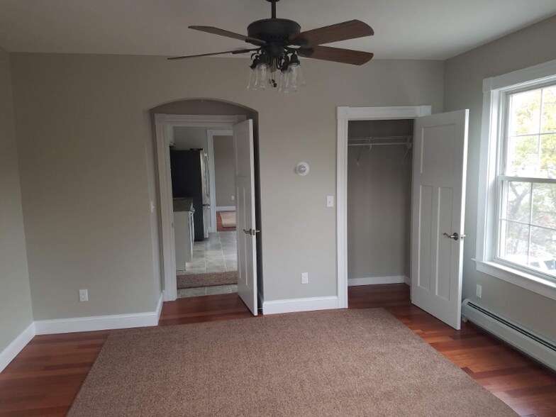 Building Photo - 127 Bartlett St