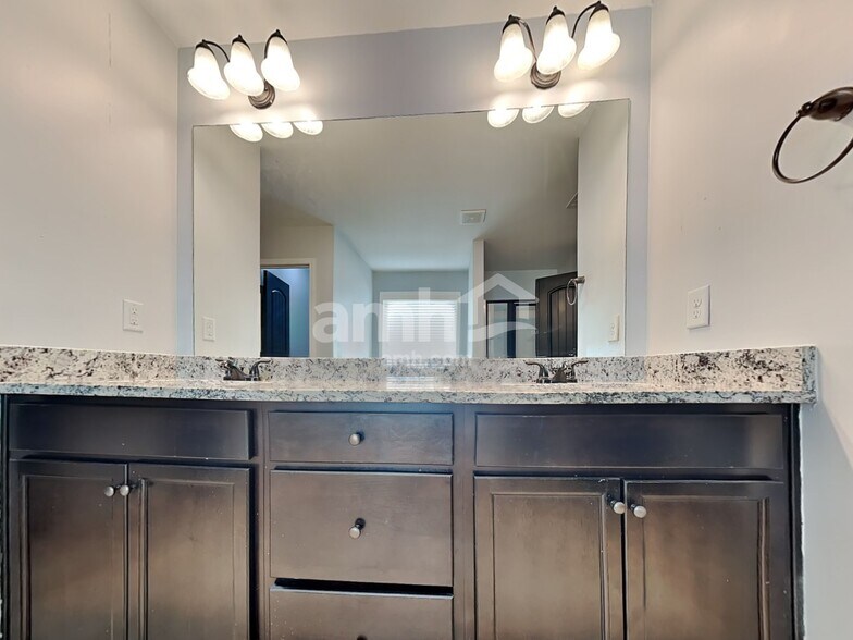 Building Photo - 2575 Dolostone Way