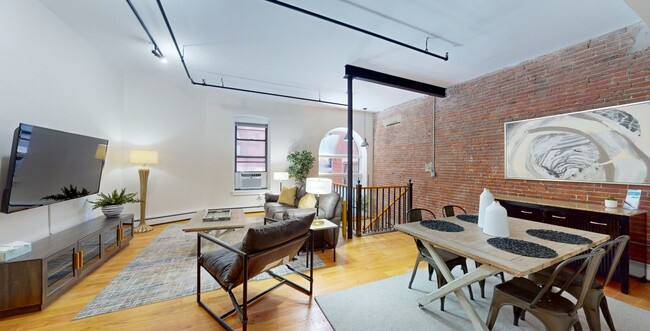 Building Photo - Back Bay 2 bed available 9/27/24