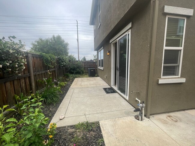 Building Photo - 3 Bedrooms in Paseo Del Norte of Roseville
