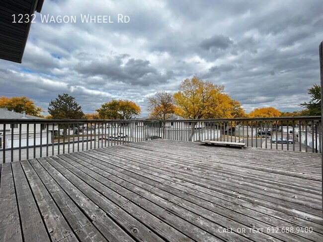 Building Photo - 3 Bed 3 Bath Townhome - 2 Car Attached Gar...