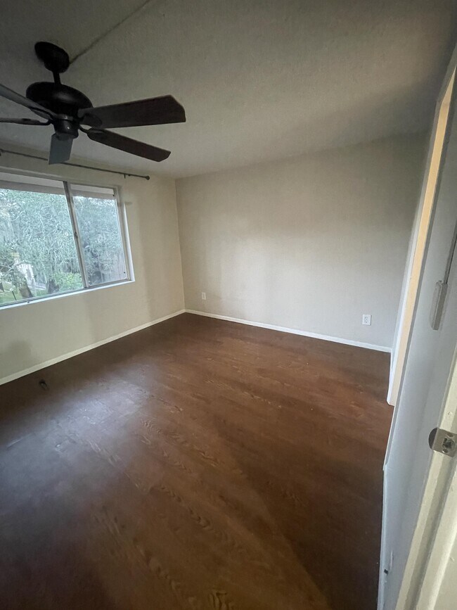 Building Photo - 5506 Pokeweed Ct