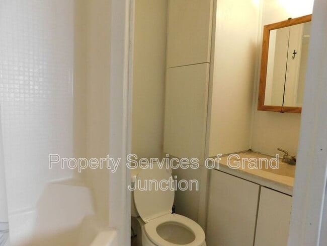 Building Photo - 2954 1/2 Cedar Place