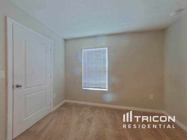 Building Photo - 1596 Wynford Cir
