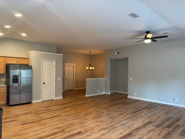 Building Photo - Great 3BR Home in Spring Hill