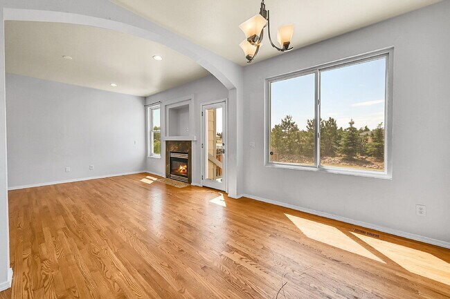 Building Photo - $2,995, 4 bed, 3.5 bath, located in Monume...