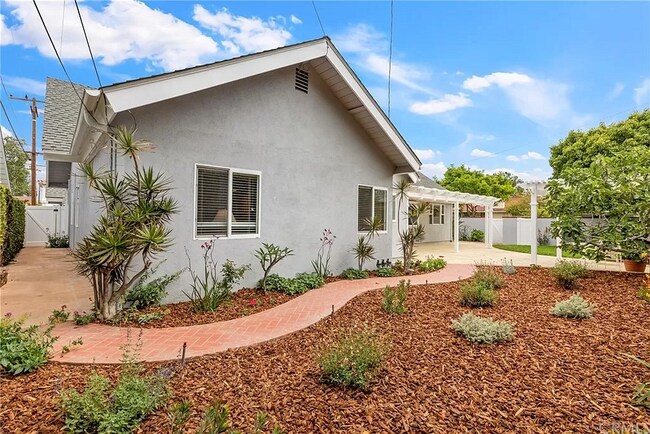 Building Photo - 3102 Tigertail Dr